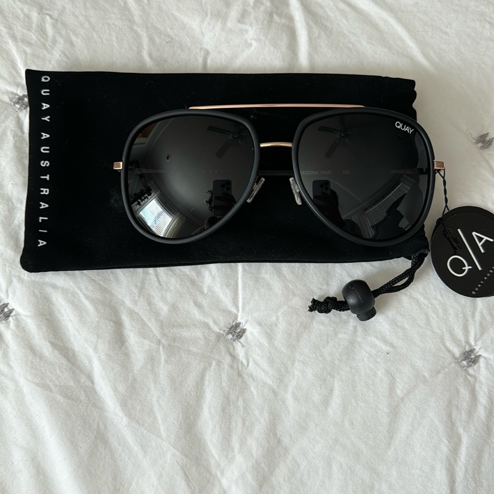 🌸QUAY🌸 Unisex Show Biz Black Shield Sunglasses
